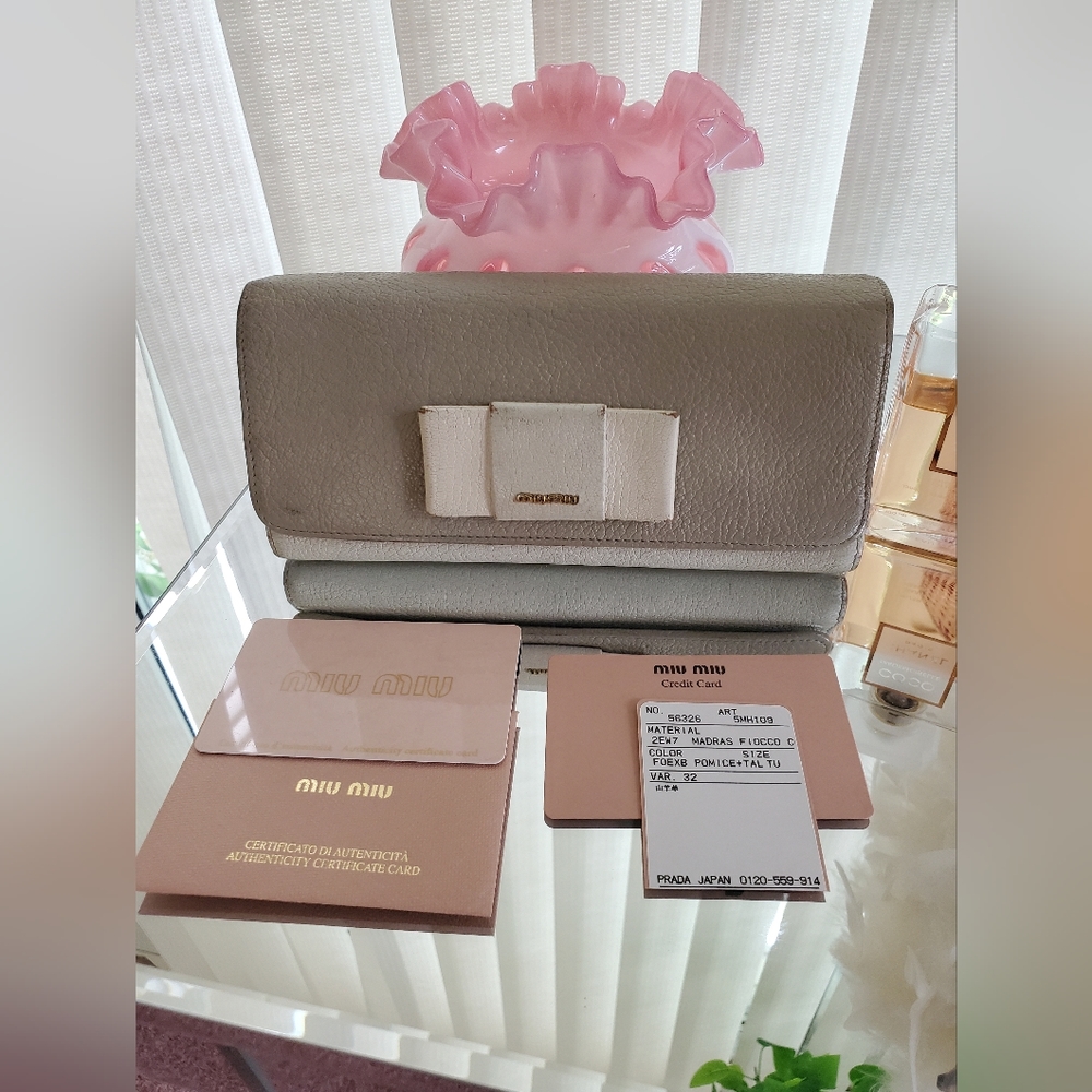 🌟Miu Miu AUTHENTIC Long BifoldBow Wallet W/ Authenticity Card
